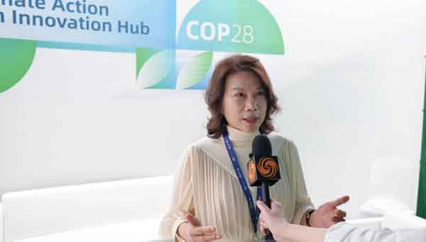 董明珠在第28届联合国气候大会“中国角”会议现场接受采访